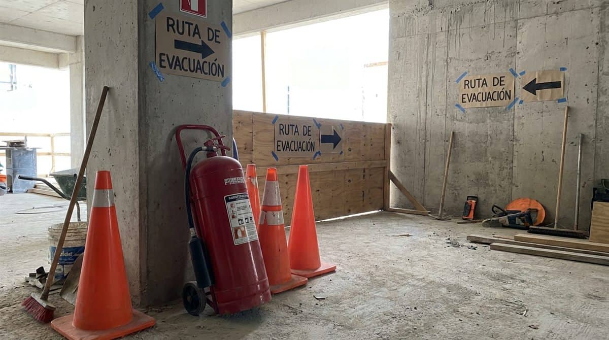 NOM-002-STPS contratistas México extintor y señalización en obra
